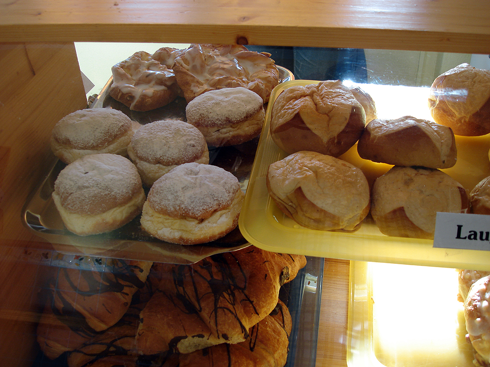 Pfannkuchen und Laugenbroetchen