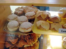 Pfannkuchen und Laugenbroetchen